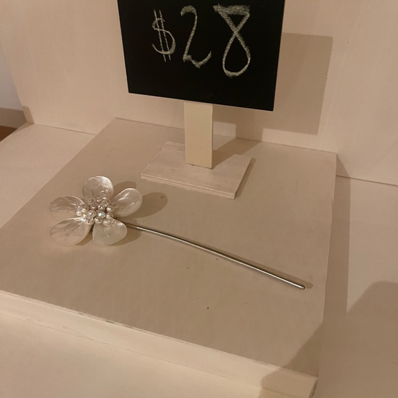 MOTHER OF PEARL INSPIRED HAIR PIECE - Picture 2 of 2